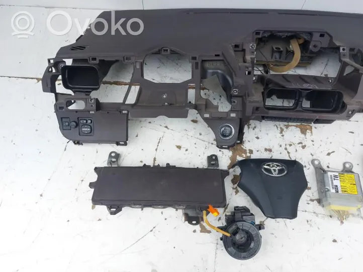 Toyota iQ Zestaw poduszek powietrznych z panelem 8917074040