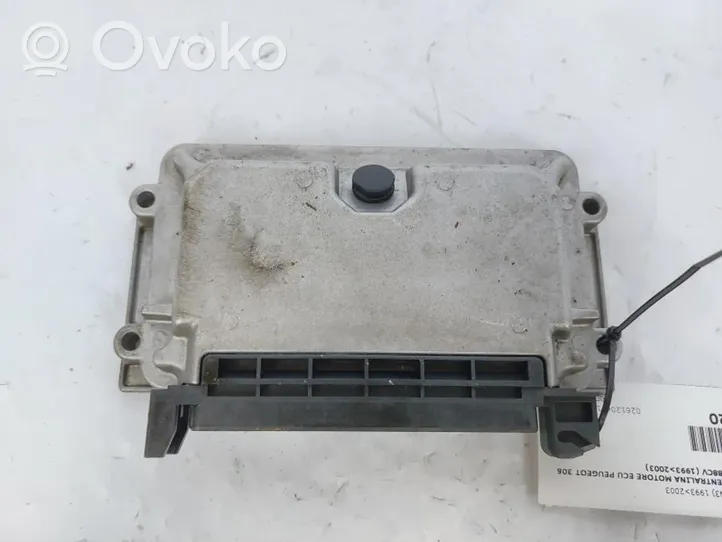 Peugeot 206 Calculateur moteur ECU 0261204717