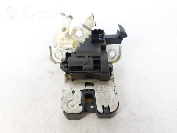 Audi A3 S3 A3 Sportback 8P Blocco chiusura del portellone 8R0827505A