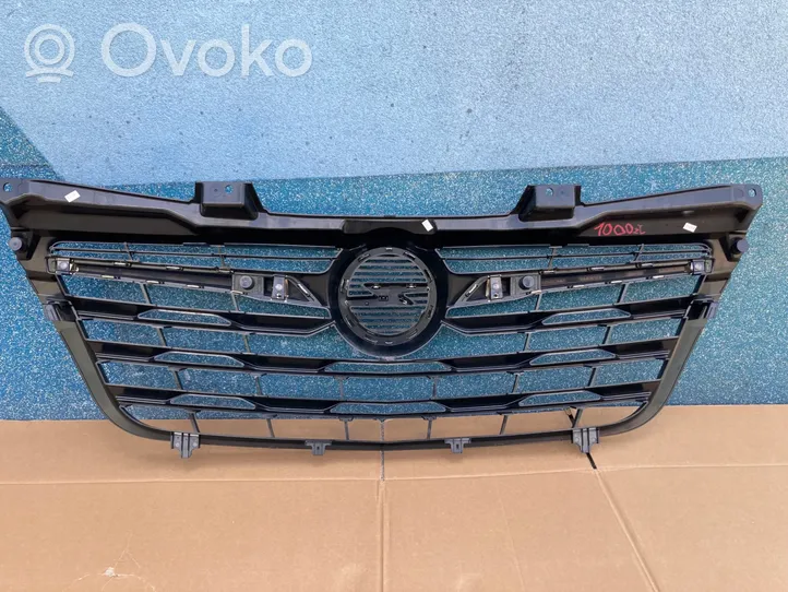 Opel Movano B Front bumper upper radiator grill 623101602R