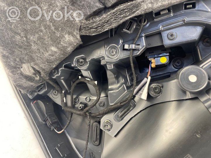 Audi A3 S3 8V Ramka przycisku otwierania szyby drzwi tylnych 8V5867306
