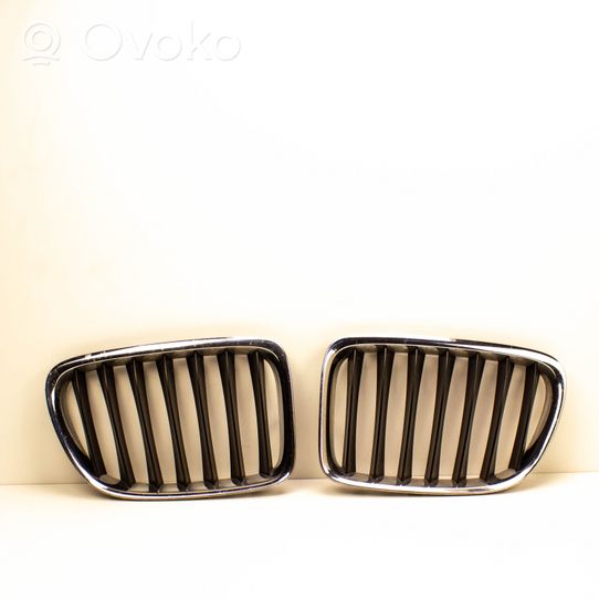 BMW X1 E84 Grille de calandre avant 2993308