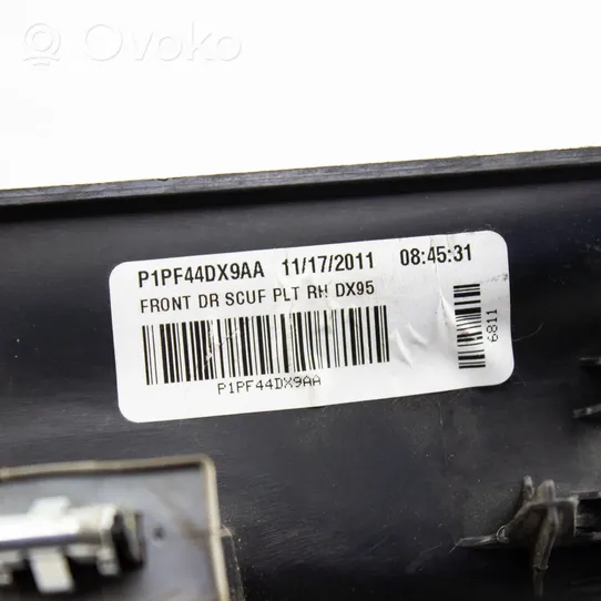 Dodge Grand Caravan Etuoven kynnyksen suojalista P1PF44DX9AA