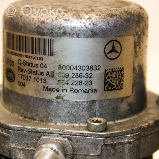 Mercedes-Benz C W205 Alipainepumppu A0004303832