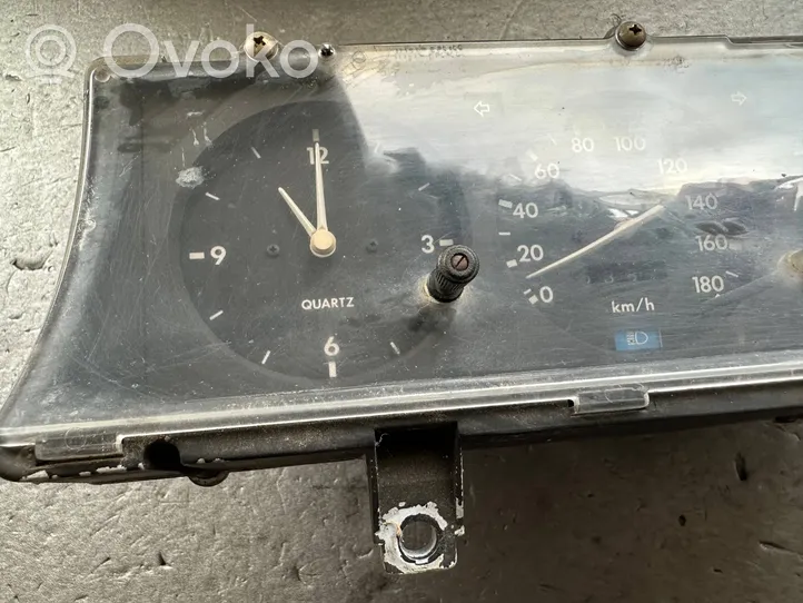 Nissan Patrol 160 Compteur de vitesse tableau de bord 25033C6000