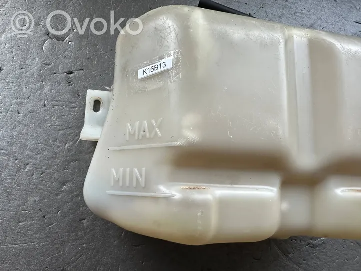 Nissan Patrol 160 Vase d'expansion / réservoir de liquide de refroidissement 21710C8200