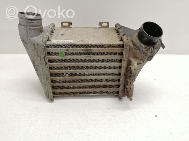 Volkswagen Golf III Chłodnica powietrza doładowującego / Intercooler 1H0145805A