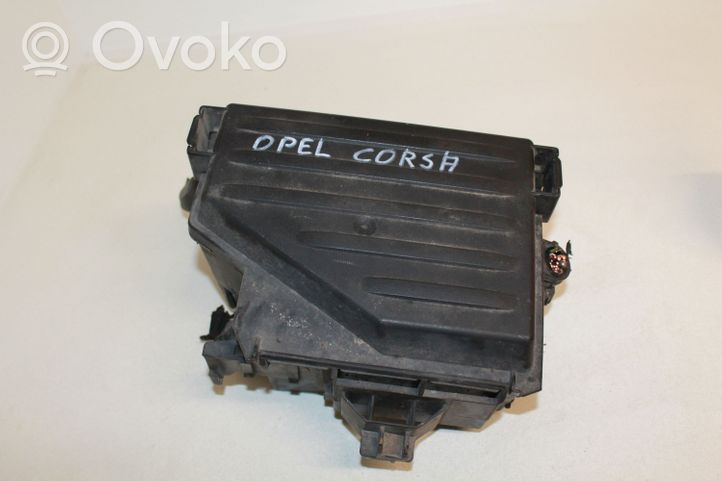 Opel Corsa C Ramka / Moduł bezpieczników 13142780