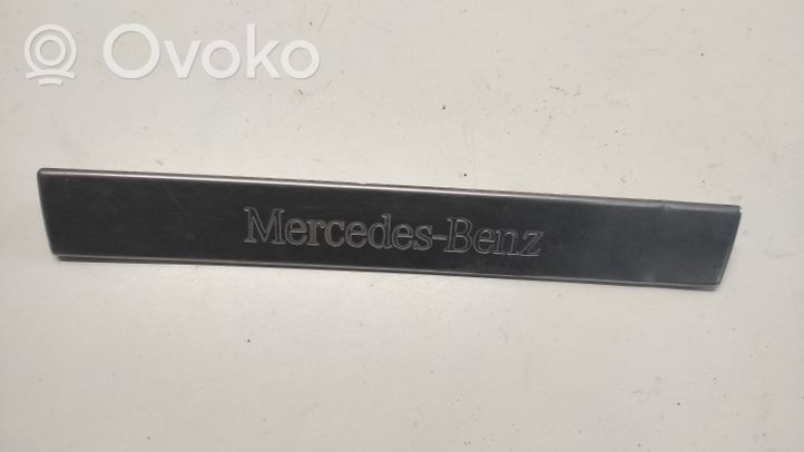 Mercedes-Benz ML W163 Copertura del rivestimento del sottoporta posteriore A1636861520