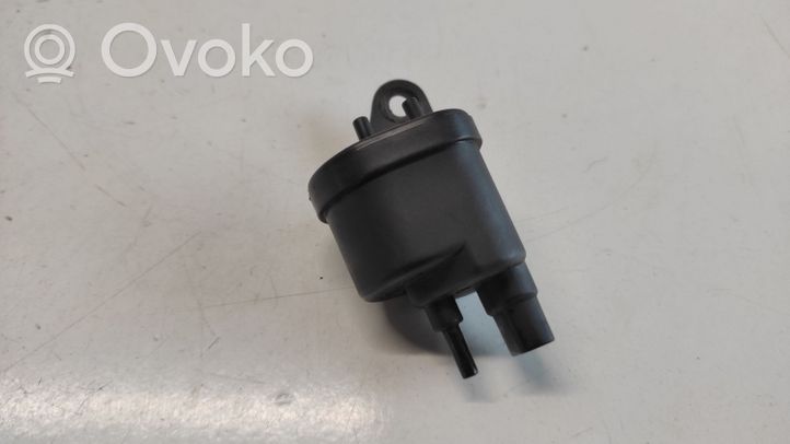 Volkswagen Polo II 86C 2F Turboahtimen magneettiventtiili 321905283