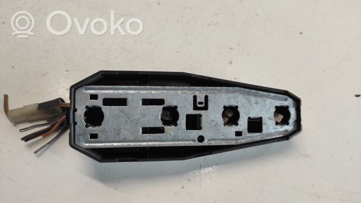 Volkswagen Polo II 86C 2F Porte ampoule de feu arrière 867945257