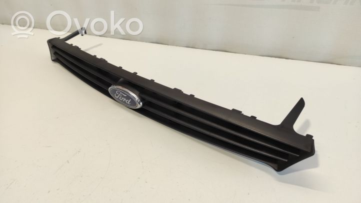 Ford Focus Maskownica / Grill / Atrapa górna chłodnicy 98AB8200A