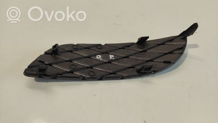 Toyota Yaris Etupuskurin alempi jäähdytinsäleikkö 5212752130