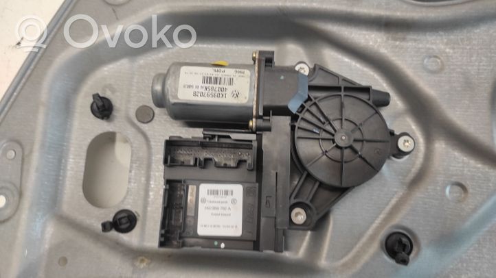 Volkswagen Touran I Elektryczny podnośnik szyby drzwi przednich 1T1837730K