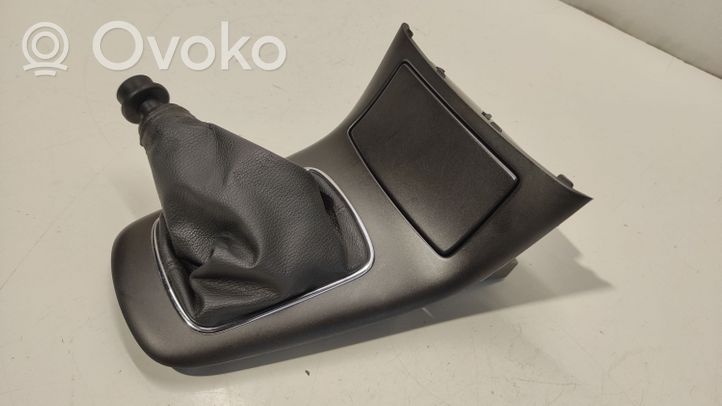 Toyota Avensis T250 Rivestimento in plastica cornice della leva del cambio 92142