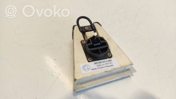 Skoda Octavia Mk3 (5E) Inne elementy wykończenia bagażnika 5E0864303A