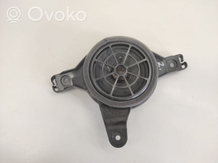 Audi Q7 4M Garsiakalbis (-iai) galinėje palangėje 4M0035398