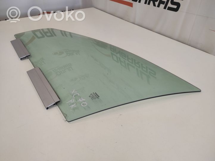 Volvo XC70 Front door window glass four-door 43R001106