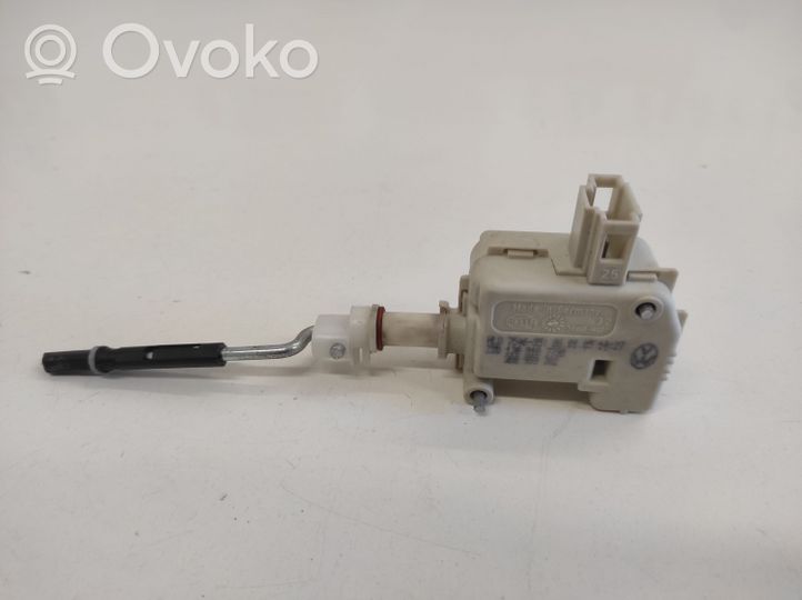 Volkswagen Touareg I Fuel tank cap lock motor 1J08167739