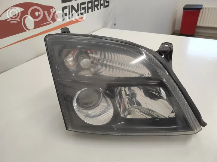 Opel Vectra C Lampa przednia 15588800