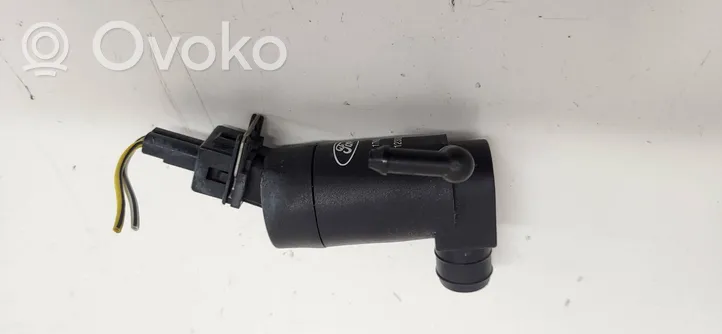 Ford Mondeo Mk III Windscreen/windshield washer pump 1S7117K624DB