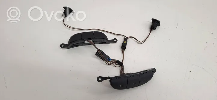 Opel Zafira A Boutons / interrupteurs volant 6014387