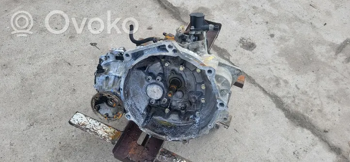 Volkswagen PASSAT B3 Manual 5 speed gearbox 139C