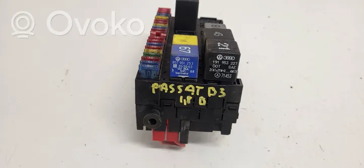 Volkswagen PASSAT B3 Module de fusibles 191953227