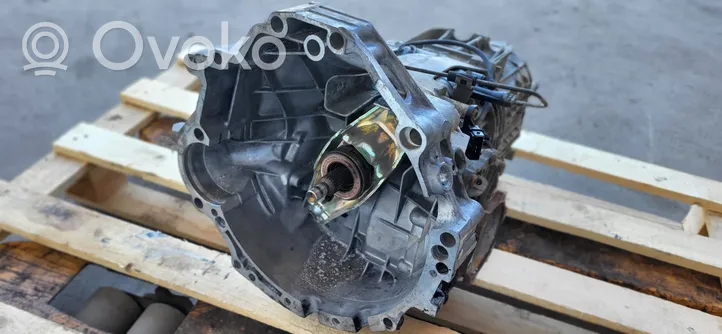 Audi A4 S4 B5 8D Mechaninė 5 pavarų dėžė DHF