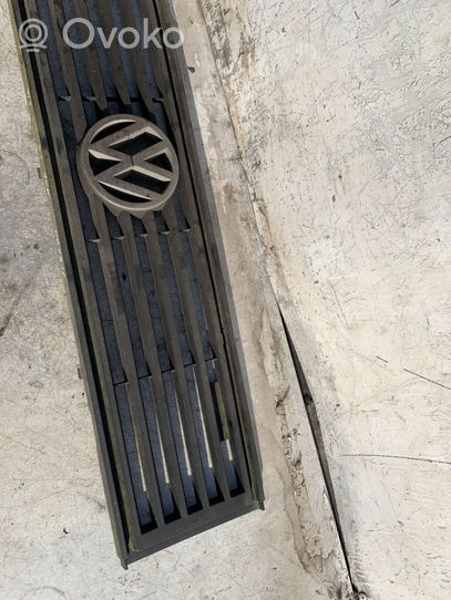 Volkswagen I LT Front bumper upper radiator grill 