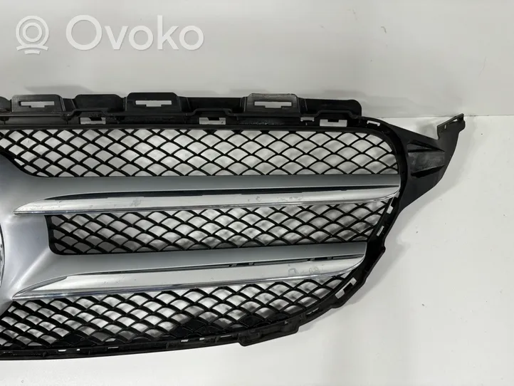 Mercedes-Benz C W205 Grille calandre supérieure de pare-chocs avant 11147807246