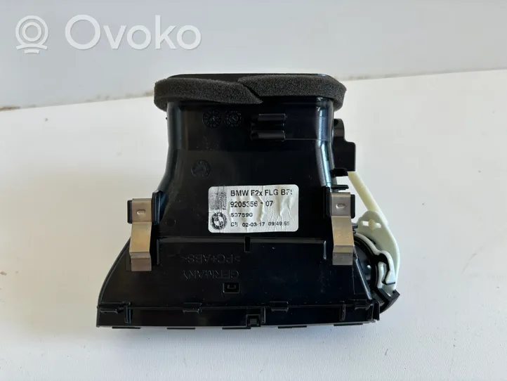 BMW 1 F20 F21 Kojelaudan sivutuuletussuuttimen kehys 9205346