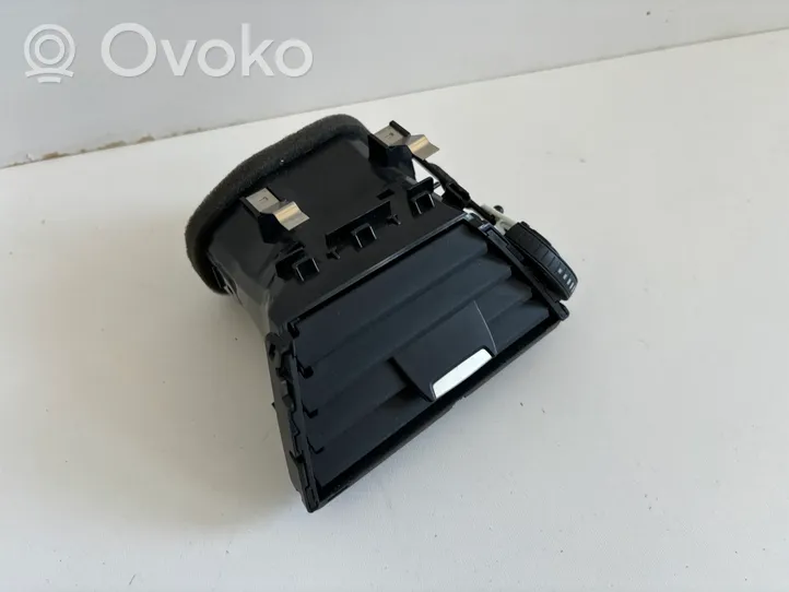 BMW 3 F30 F35 F31 Kojelaudan sivutuuletussuuttimen kehys 9218549