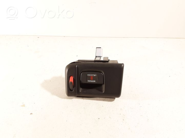 Volvo V50 Sėdynės nugaros atramos atlenkimo rankenėlė 6841900