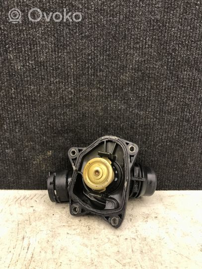 BMW 5 E60 E61 Termostat / Obudowa termostatu 7785053