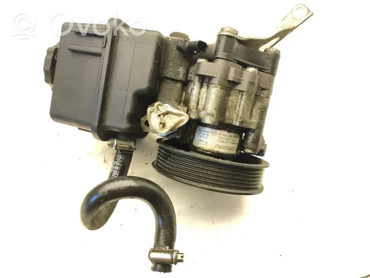 Mercedes-Benz Vito Viano W639 Ohjaustehostimen pumppu A0064666601