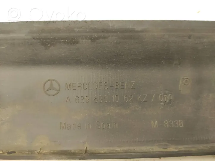 Mercedes-Benz Vito Viano W639 Takaoven lista (muoto) A6396901062