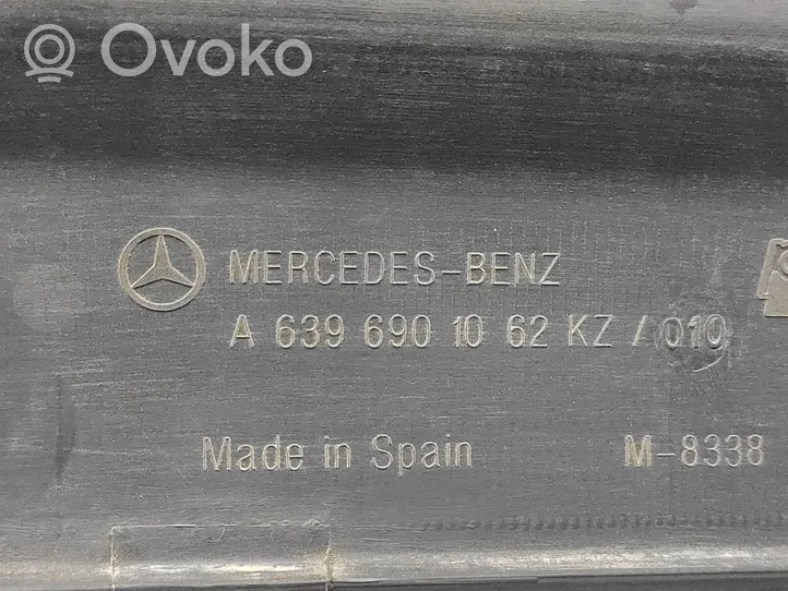 Mercedes-Benz Vito Viano W639 Takalokasuojan muotolista A6396901062