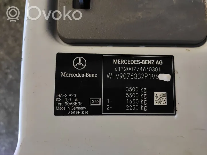 Mercedes-Benz Sprinter W907 W910 Base del sedile del conducente A9079110100