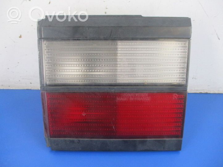 Volkswagen PASSAT B3 Lampa tylna 333945108