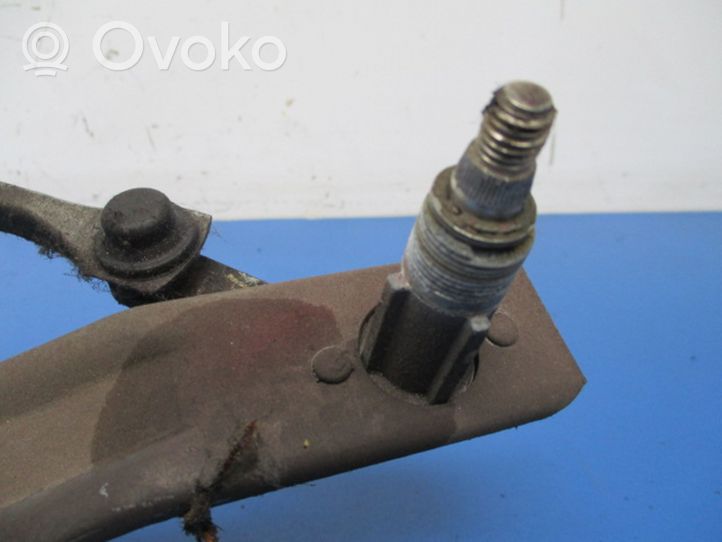 Volkswagen Polo II 86C 2F Front wiper linkage and motor 