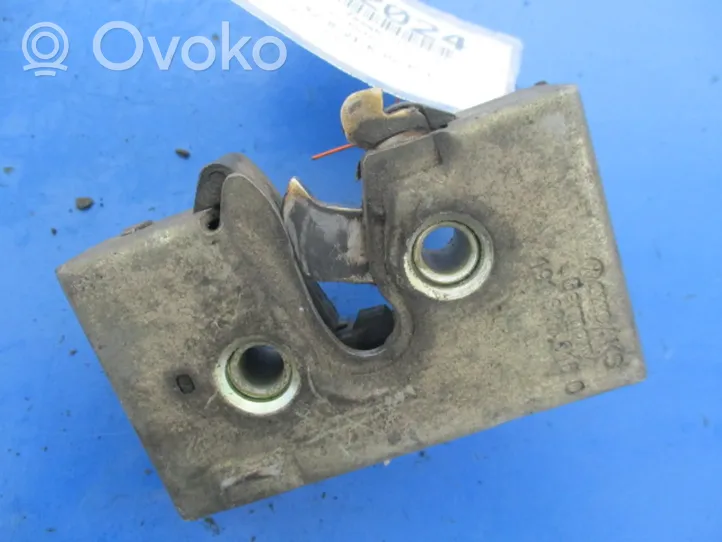 Volkswagen Polo II 86C 2F Front door lock 