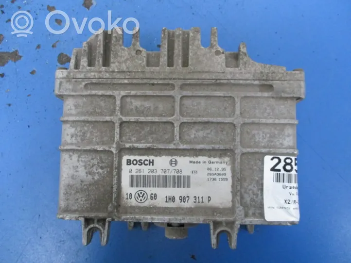 Volkswagen PASSAT B4 Unité de commande, module ECU de moteur 1H0907311P