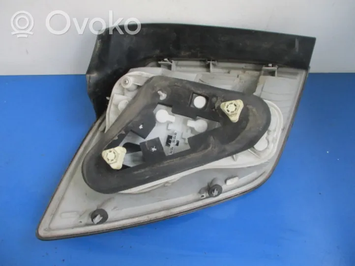 Opel Astra H Lampa tylna 13223674