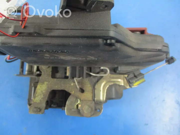 Audi A2 Zamek drzwi tylnych 8Z0839015A