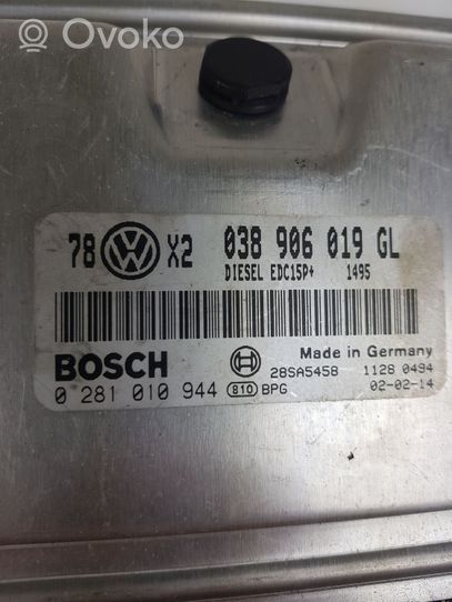 Volkswagen PASSAT B5.5 Moottorin ohjainlaite/moduuli 