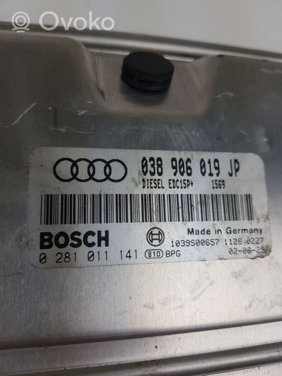 Audi A4 S4 B6 8E 8H Variklio valdymo blokas 