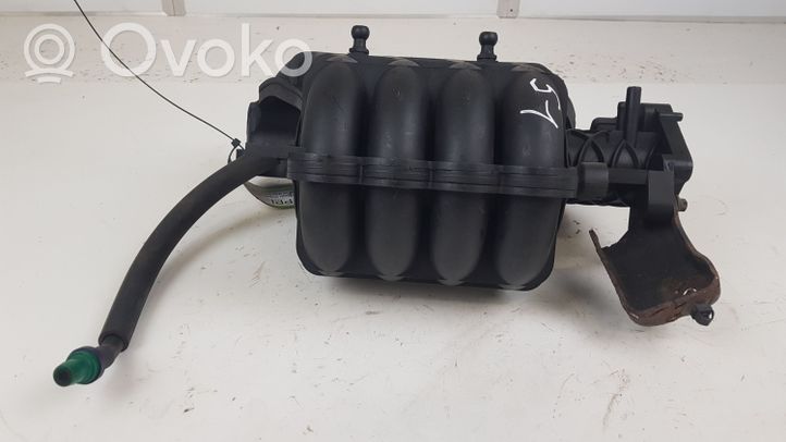 Opel Vivaro Intake manifold 