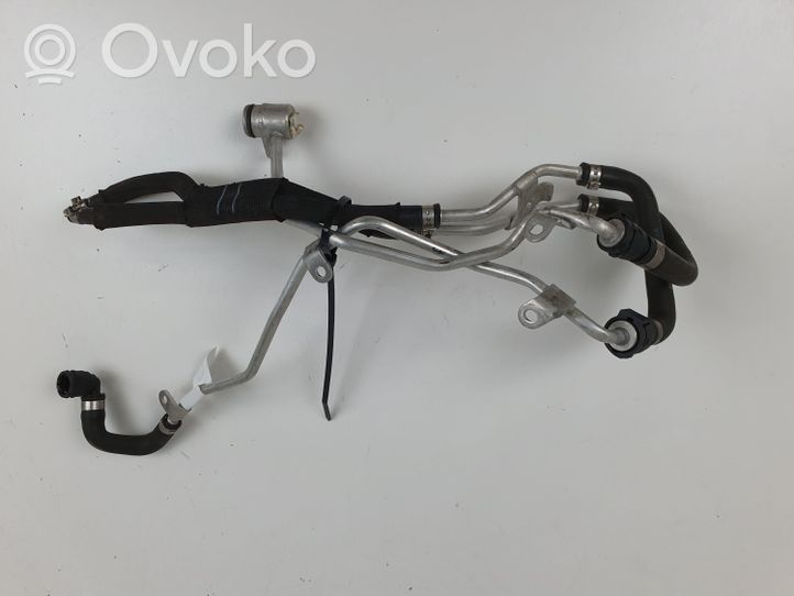 BMW 5 G30 G31 Tubo flessibile del liquido di raffreddamento del motore 8580972