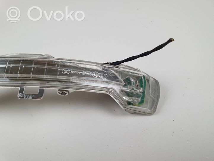 Volkswagen PASSAT B8 Mirror indicator light 